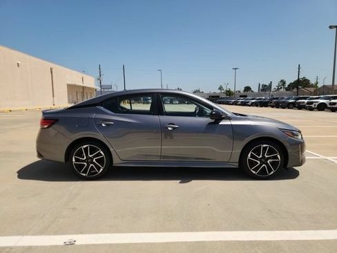 Used 2025 Nissan Sentra SR FWD image 4