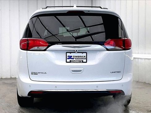 Used 2020 Chrysler Pacifica Limited image 4