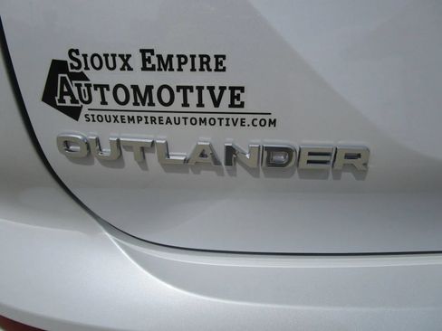 Used 2025 Mitsubishi Outlander SE AWD/4WD image 40