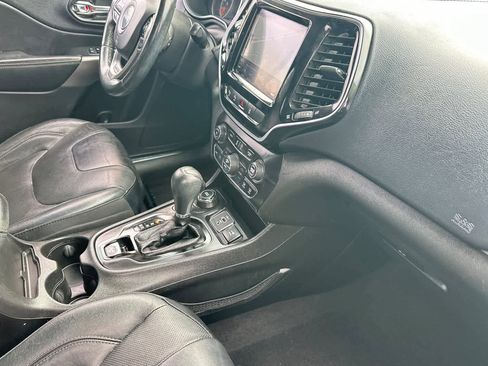 Used 2019 Jeep Cherokee Limited w/ Technology Group AWD/4WD image 19