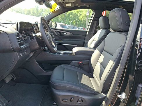 Used 2025 Chevrolet Traverse LT w/ Sun and Wheel Package FWD image 14