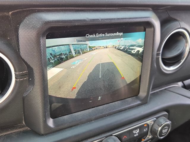 Used 2023 Jeep Wrangler Unlimited Sahara w/ Cold Weather Group AWD/4WD image 15