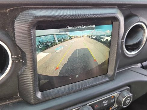 Used 2023 Jeep Wrangler Unlimited Sahara w/ Cold Weather Group AWD/4WD image 15