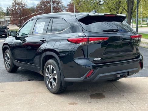 Used 2022 Toyota Highlander XLE AWD/4WD image 14
