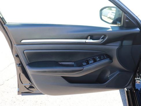 Used 2024 Nissan Altima 2.5 SR image 7