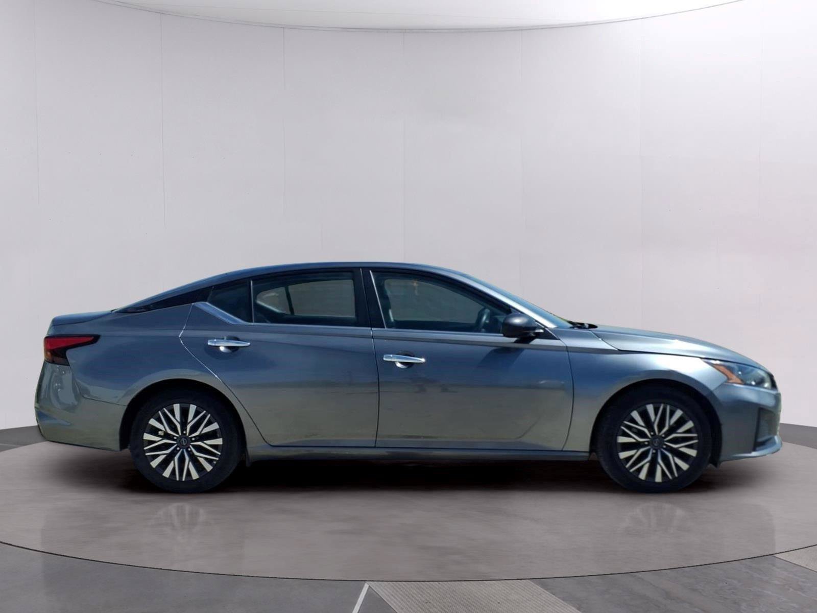 Used 2024 Nissan Altima 2.5 SV FWD image 6