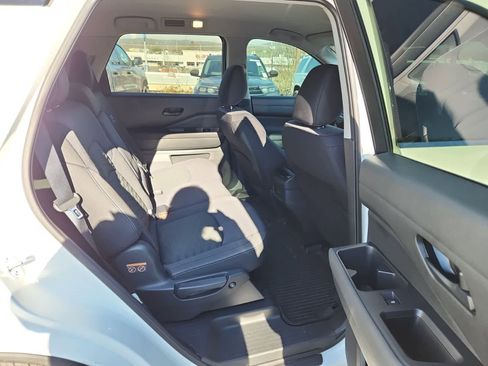 Used 2024 Nissan Pathfinder SV w/ Black Appearance Package image 23