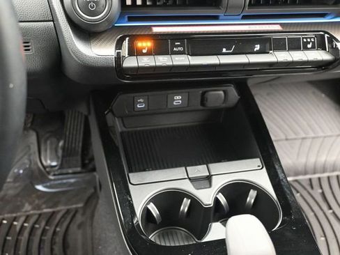 Used 2025 Toyota Prius XLE image 26