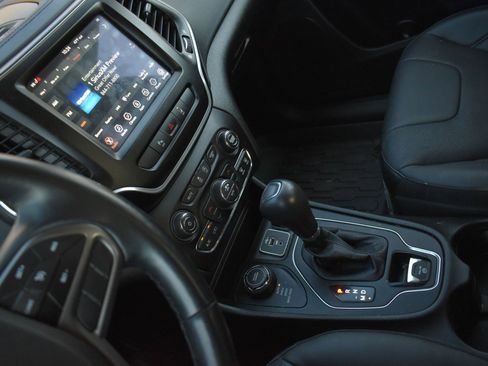 Used 2021 Jeep Cherokee Latitude Lux w/ Comfort/Convenience Group image 24