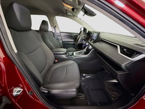 Used 2020 Toyota RAV4 LE image 28