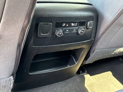 Used 2018 GMC Yukon SLE w/ SLE Value Package image 12