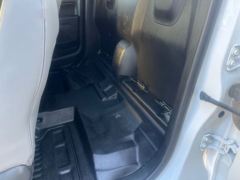 Used 2018 Chevrolet Colorado W/T image 16