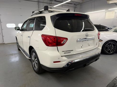 Used 2018 Nissan Pathfinder SV AWD/4WD image 10