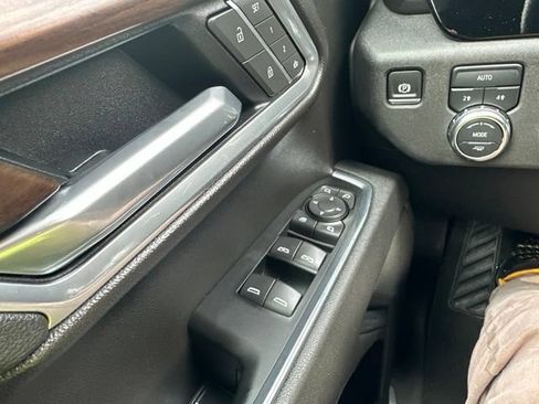 Used 2025 GMC Sierra 1500 SLT AWD/4WD image 40