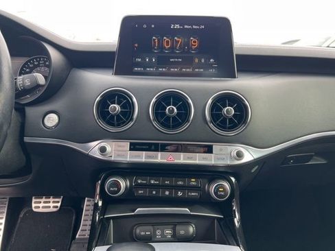 Used 2018 Kia Stinger GT2 image 15