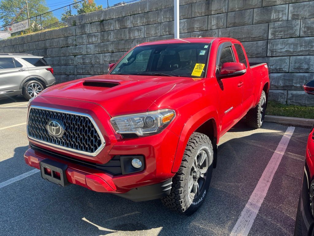 Used 2019 Toyota Tacoma TRD Sport AWD/4WD image 4