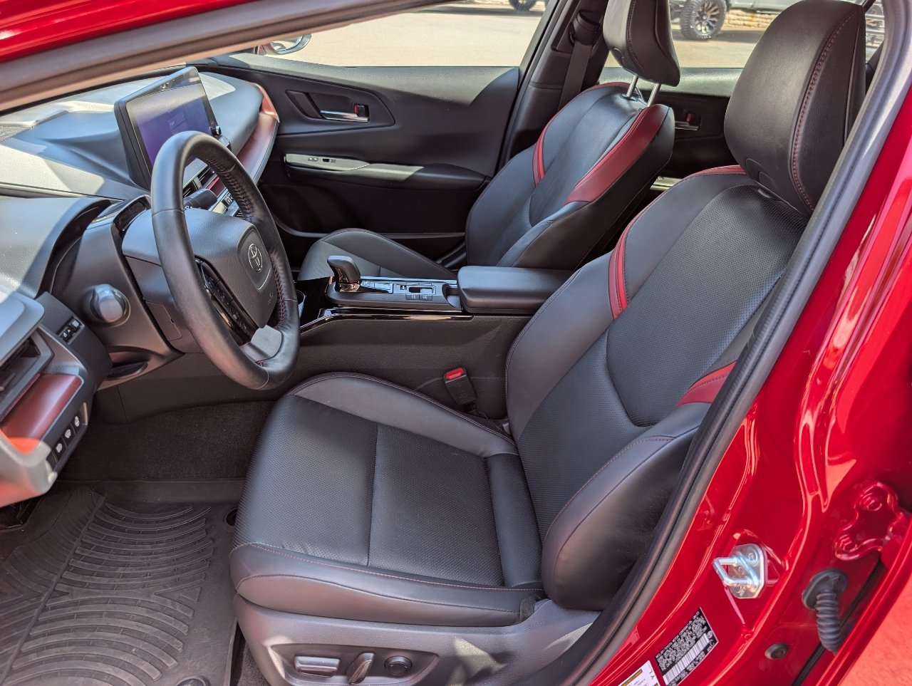 Used 2023 Toyota Prius Prime Premium FWD image 2