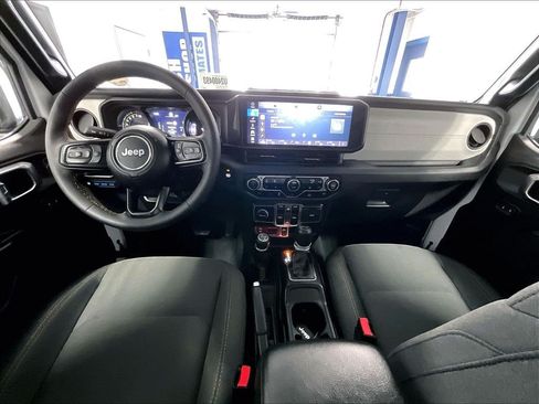 Used 2024 Jeep Wrangler Unlimited AWD/4WD image 21