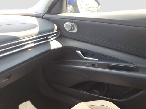 Used 2024 Hyundai Elantra Blue FWD image 22