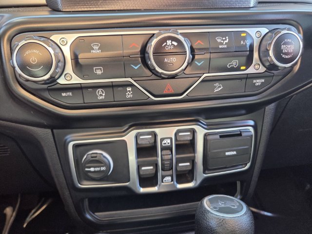 Used 2020 Jeep Wrangler Unlimited Sahara AWD/4WD image 27