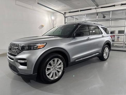 Used 2023 Ford Explorer Limited w/ Limited Technology Package RWD image 3