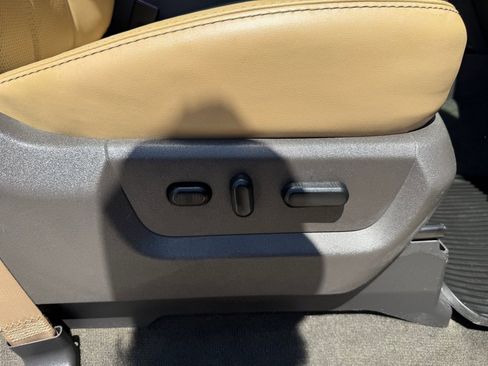 Used 2011 Ford F350 Lariat w/ Lariat Ultimate Pkg image 30