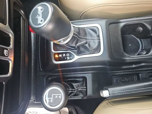 Used 2019 Jeep Wrangler Unlimited Sahara AWD/4WD image 35