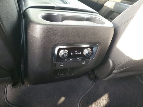 Used 2023 GMC Yukon XL SLT RWD image 15