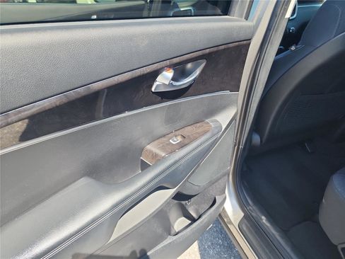 Used 2018 Kia Sorento FWD image 19