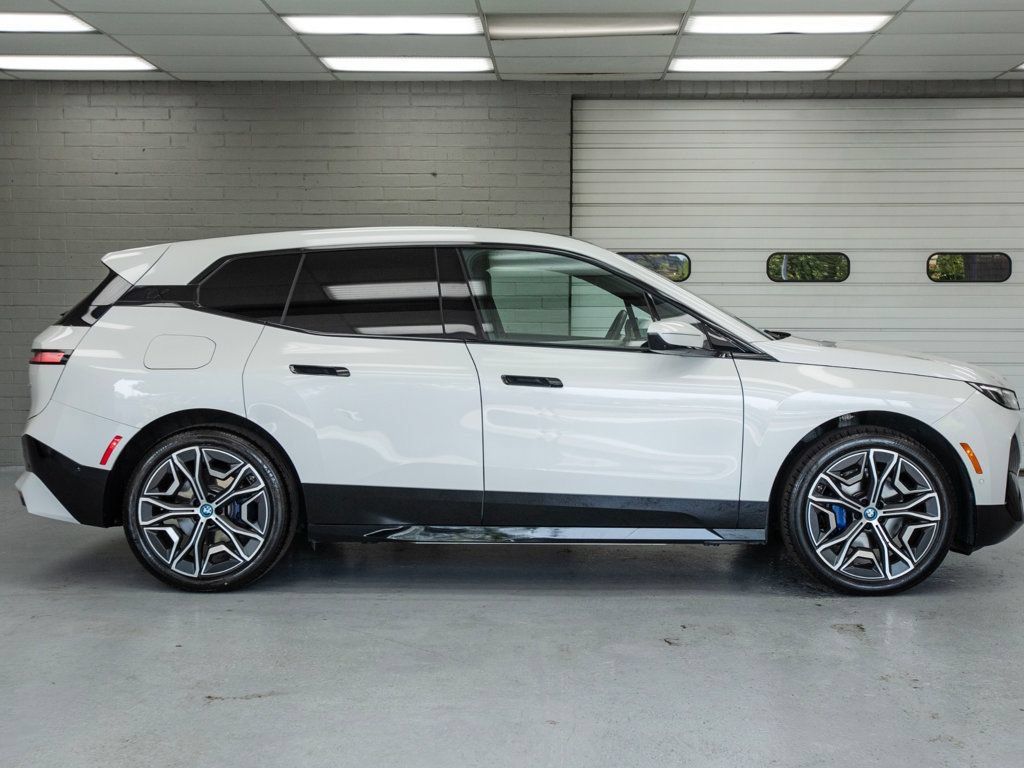 Used 2025 BMW iX xDrive50 AWD/4WD image 3