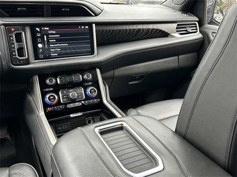 Used 2022 GMC Yukon XL Denali w/ Advanced Technology Package image 26