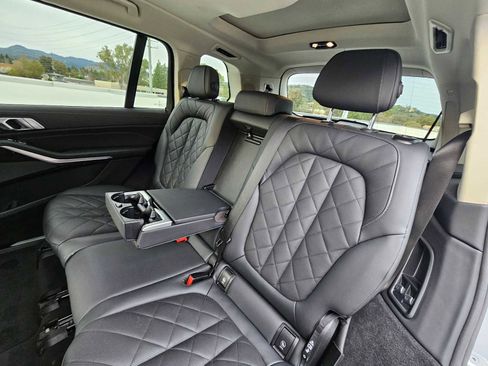 Used 2024 BMW X7 xDrive40i w/ Premium Package image 19