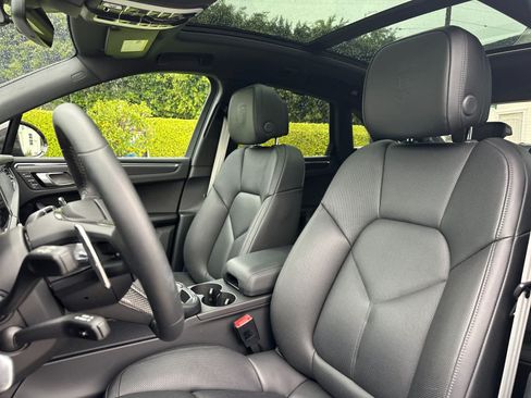 Certified 2025 Porsche Macan GTS AWD/4WD image 5