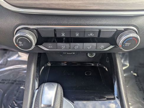 Used 2024 Nissan Altima 2.5 SV FWD image 18
