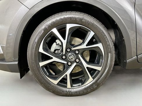 Used 2021 Toyota C-HR XLE FWD image 34