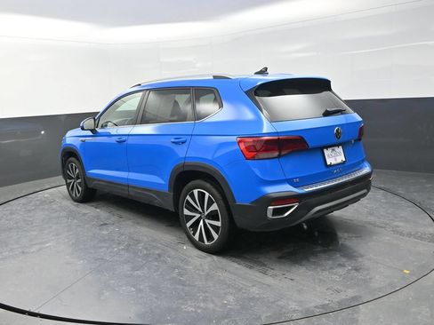 Used 2023 Volkswagen Taos SE FWD image 8