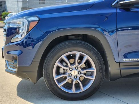 Used 2023 GMC Terrain SLT image 9