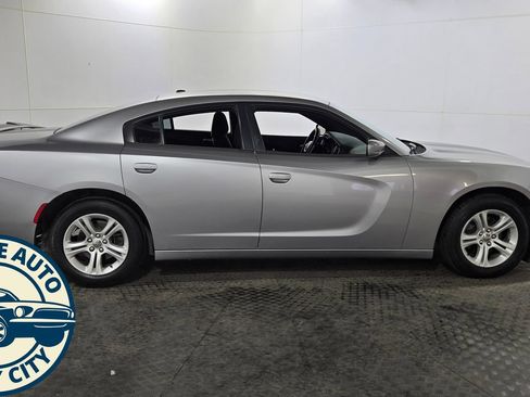 Used 2018 Dodge Charger SXT RWD image 14