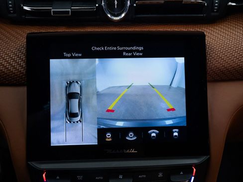 Used 2022 Maserati Quattroporte Trofeo RWD image 13