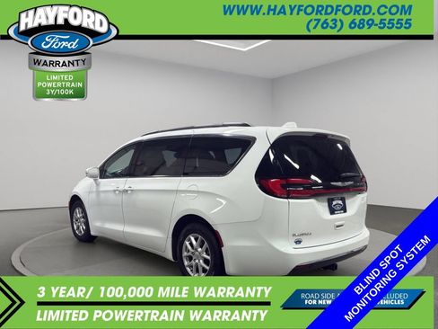 Used 2022 Chrysler Pacifica Touring-L FWD image 5