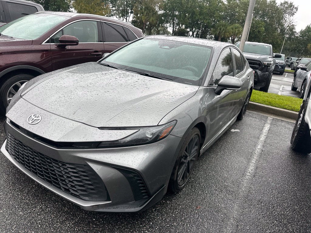 Used 2025 Toyota Camry SE FWD image 2