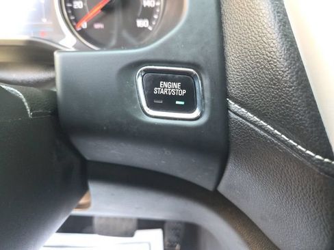 Used 2021 GMC Acadia SLE FWD image 19