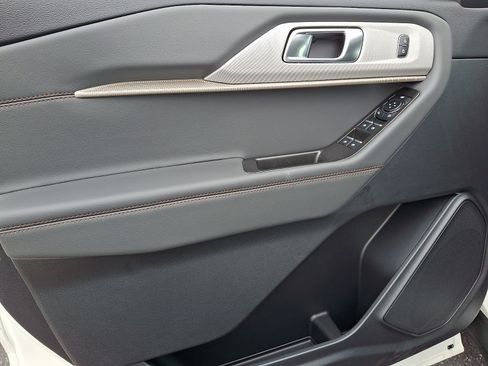 New 2026 Ford Explorer Active AWD/4WD image 7