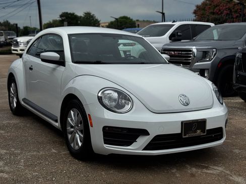 Used 2018 Volkswagen Beetle 2.0T S FWD image 3