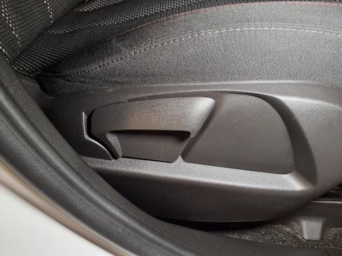 Used 2017 Chevrolet Equinox LT w/ Convenience Package image 22