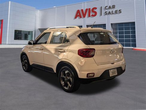 Used 2025 Hyundai Venue SEL image 10