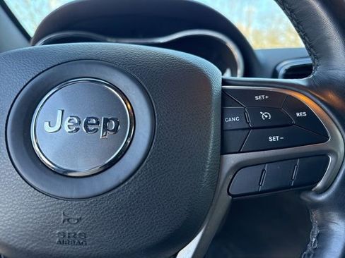 Used 2022 Jeep Grand Cherokee Laredo X image 38