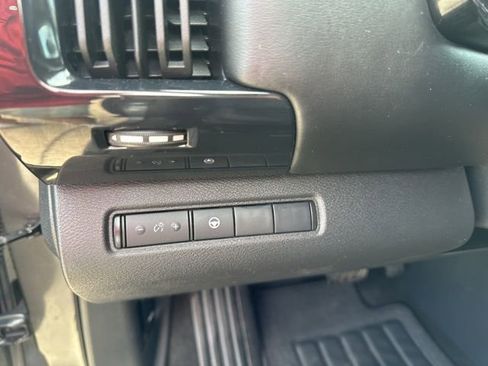 Used 2024 Nissan Pathfinder SV FWD image 11