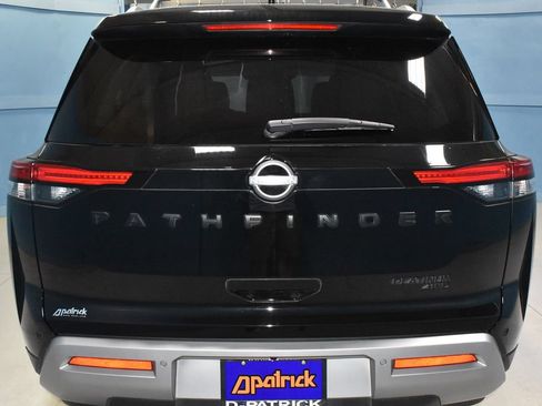 Certified 2025 Nissan Pathfinder Platinum w/ Black Appearance Package AWD/4WD image 26
