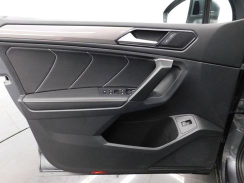 Used 2024 Volkswagen Tiguan SE image 20